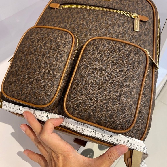 Michael Kors JET SET ITEM MD PKT BACKPACK - Picture 4 of 8